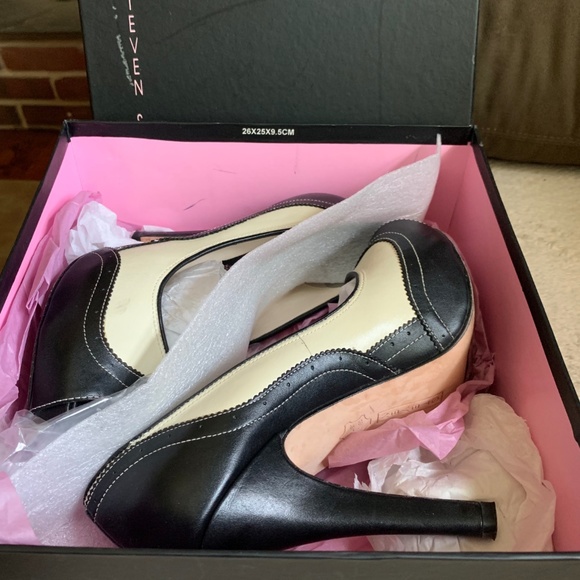Steven by Steven Madden Heels   U.S. size 7 - Picture 3 of 8